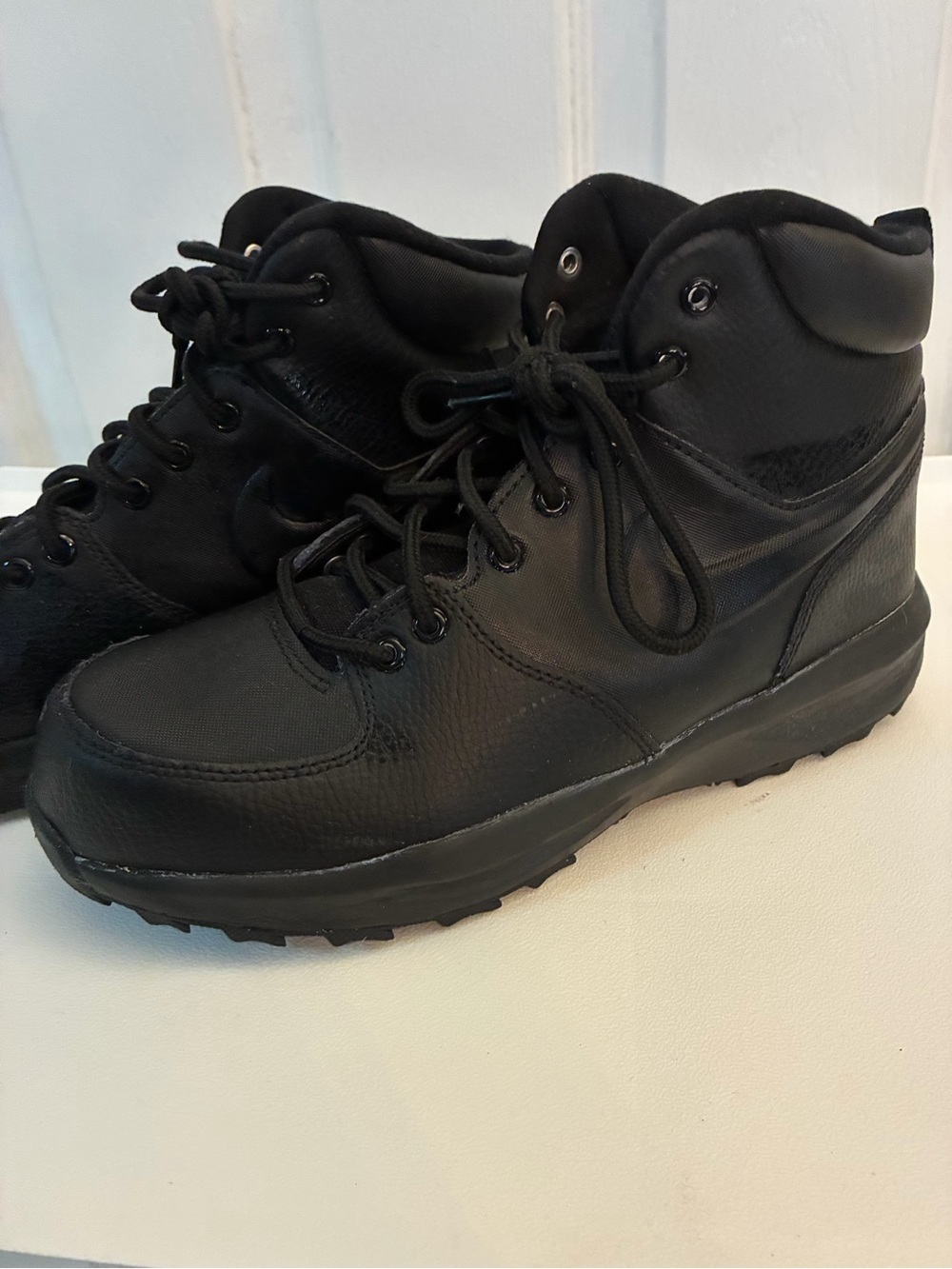 Nike Manoa LTR GS Triple Black Leather Boots Size 7Y (W 8.5 M 7) BQ5372-001